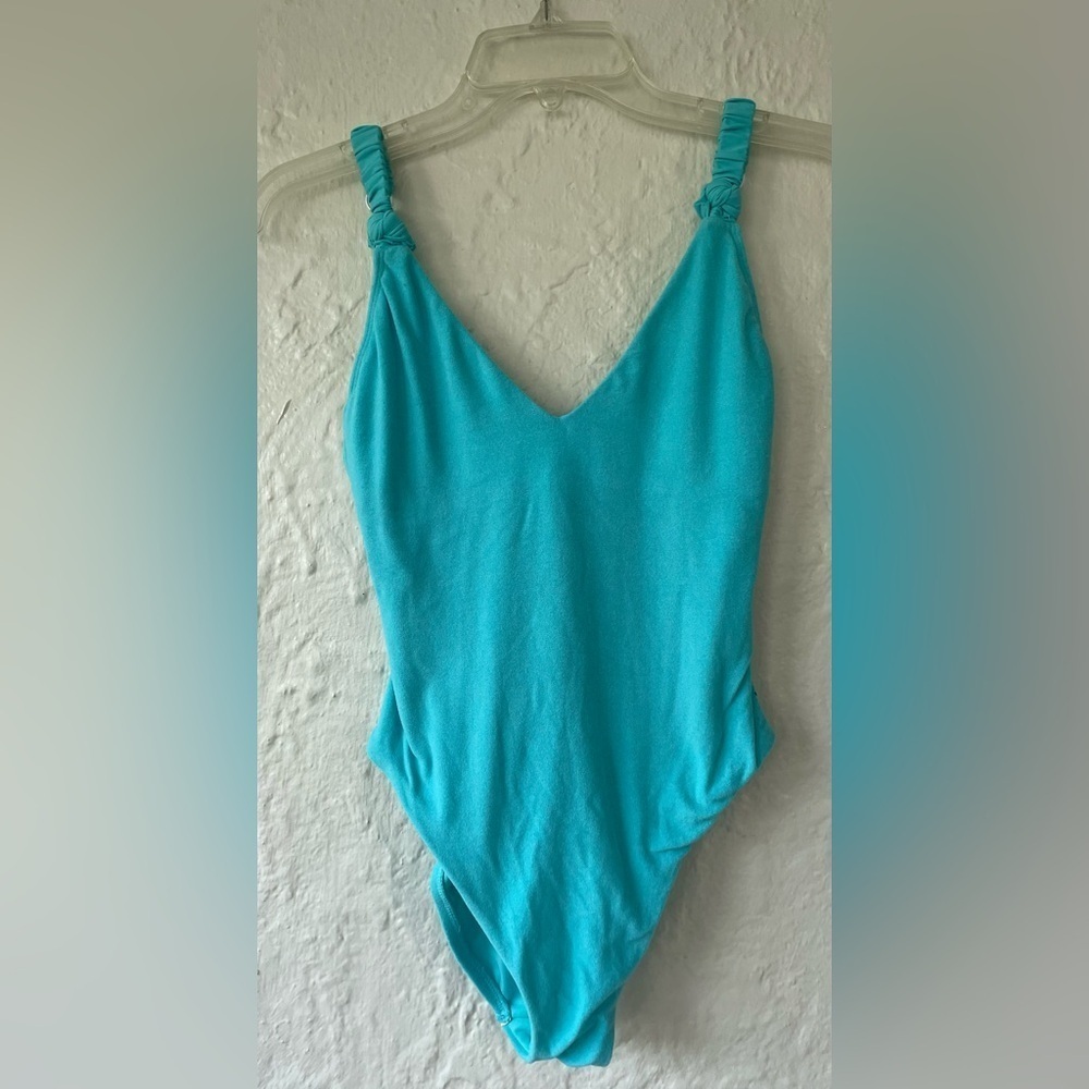 SANCTUARY KNOT HIGH LEG V NECK SCOOP BACK ONE-PIECE SWIMSUIT, BLUE CURACAO; S